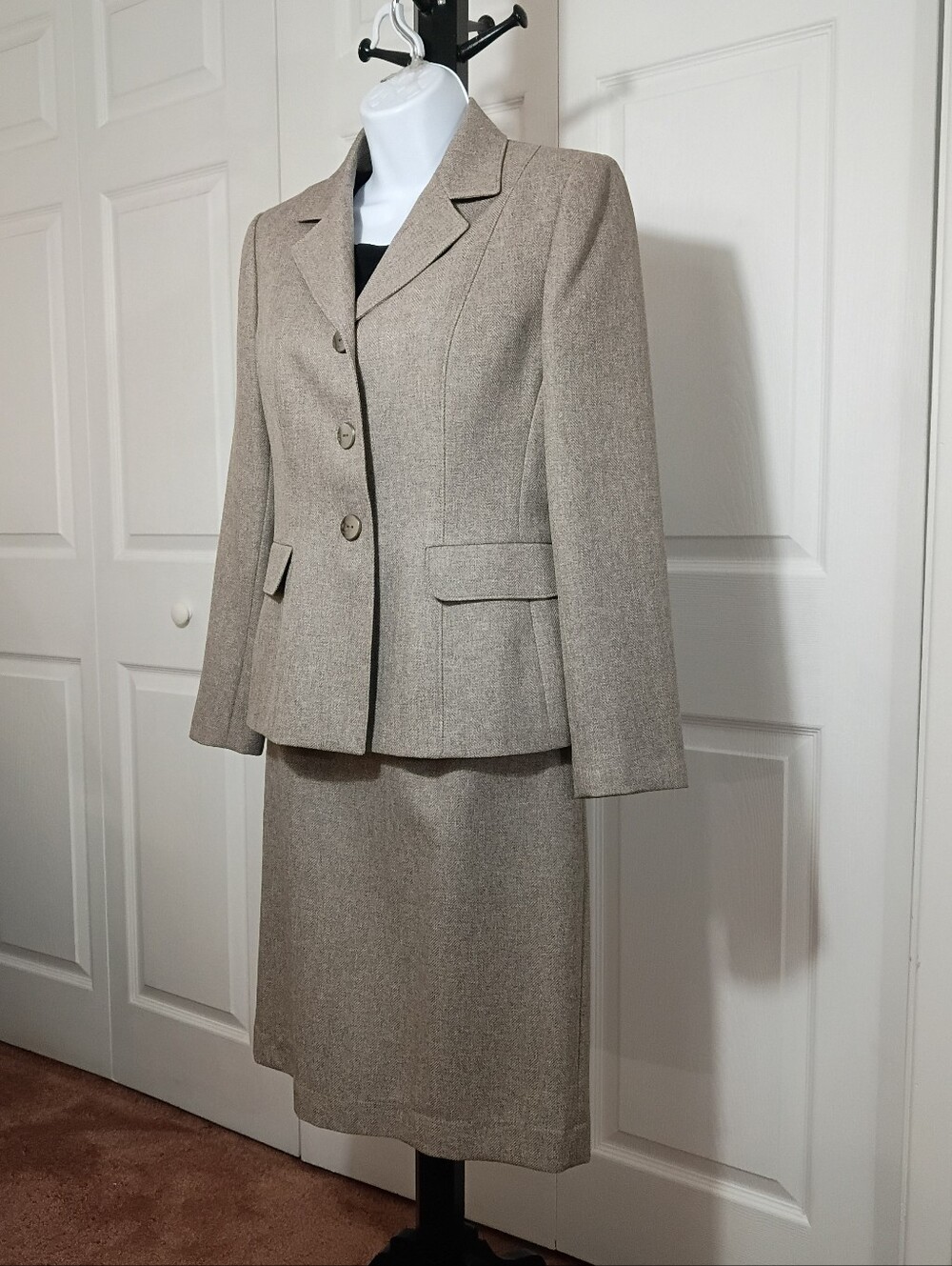 Le Suit Petite 6 Skirt Suit Set - 3 Button Accent Blazer & Skirt - Picture 4 of 15